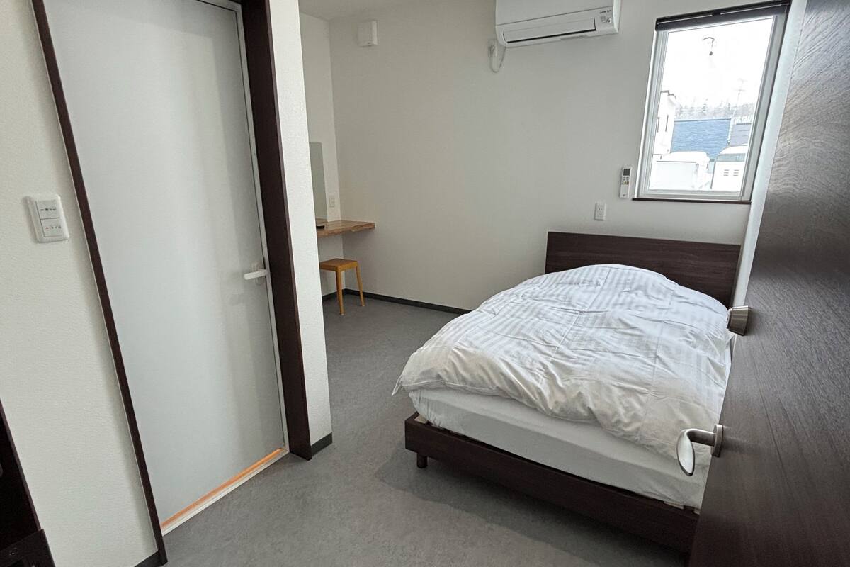 Chambre Double, vue ville | Bureau, espace de travail pour ordinateur portable, Wi-Fi gratuit