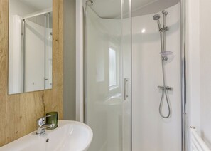 Bathroom - Silver 3 Bedroom Caravan, Sleeps 6 (Clacton-on-Sea)