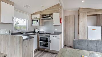Fridge, oven, stovetop, toaster