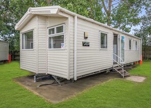 Unclassified image, 2 of 9, button - Silver Caravan with parking (Clacton-on-Sea)