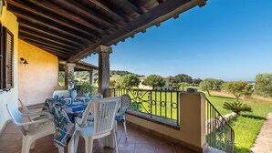 Outdoor dining - Apartment Pompia by Interhome (La Caletta)