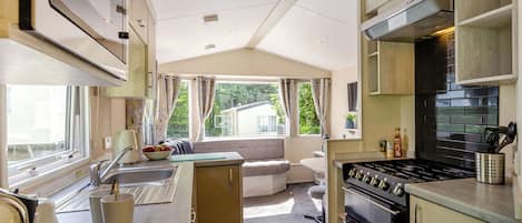 Fridge, oven, stovetop, toaster