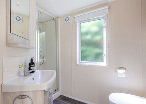 Bathroom - Bronze Caravan with parking 1 bed (Lizard Peninsula)
