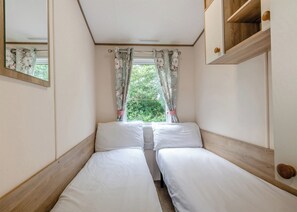 2 bedrooms - Bronze Caravan with parking & decking (Lizard Peninsula)