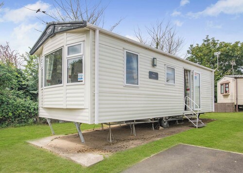 Bronze Caravan with parking 2 bed slp 4