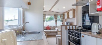 Bronze Caravan with parking 2 bed slp 4