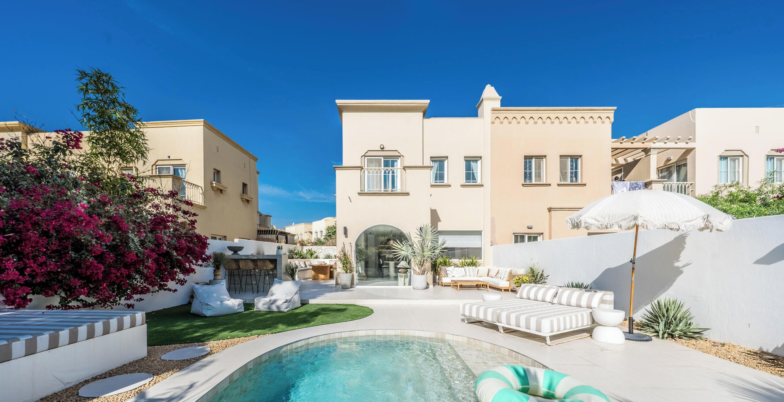 Kolam renang outdoor