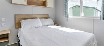 Bronze Caravan with parking 2 bed slp 6
