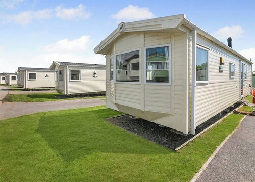 Bronze Caravan with parking 2 bed slp 6