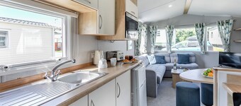 Bronze Caravan with parking 2 bed slp 6