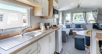 Bronze Caravan with parking 2 bed slp 6