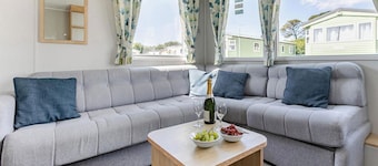 Bronze Caravan with parking 2 bed slp 6