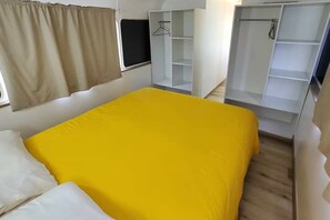 1 bedroom, bed sheets