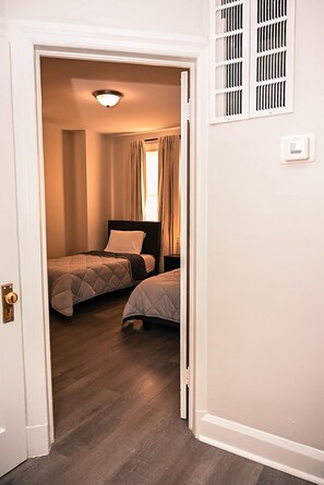 2 chambres, fer et planche à repasser, Wi-Fi gratuit, draps fournis