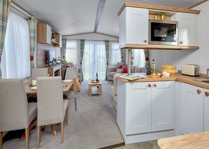 Fridge, oven, stovetop, toaster - Bronze 2 Bedroom Caravan, Sleeps 3. With parking (Great Yarmouth)