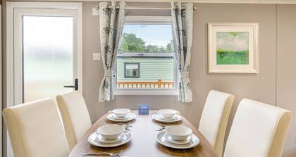 Gold Premium Caravan with parking
