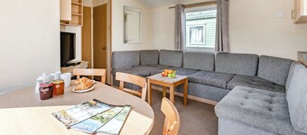 Silver Caravan with parking & decking*