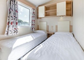 3 bedrooms - Silver Caravan with parking, ensuite & decking (Lizard Peninsula)