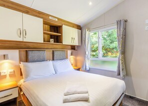 Unclassified image, 5 of 9, button - Silver Premium Caravan with parking (Lizard Peninsula)