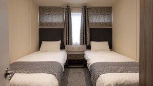 Room - Deluxe Lodge with parking & decking (Lizard Peninsula)