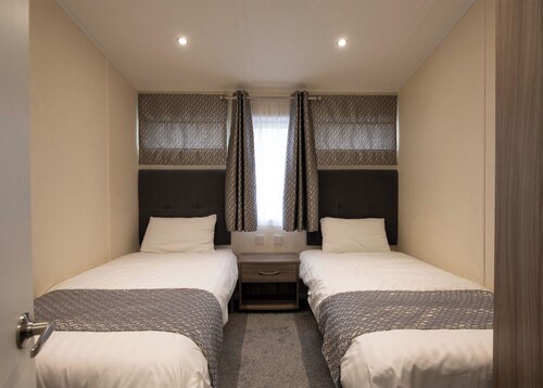 Deluxe Lodge with parking & decking