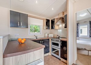 Fridge, oven, stovetop, toaster - Gold 3 Bedroom Caravan, Sleeps 6 (Great Yarmouth)