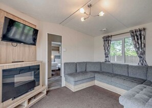 TV - Gold 3 Bedroom Caravan, Sleeps 6 (Great Yarmouth)