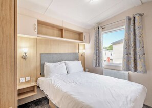 3 bedrooms - Gold Premium Caravan with ensuite (Great Yarmouth)