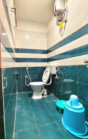 Deluxe Double Room | Bathroom - Hotel Bobby Beach House (Puri)