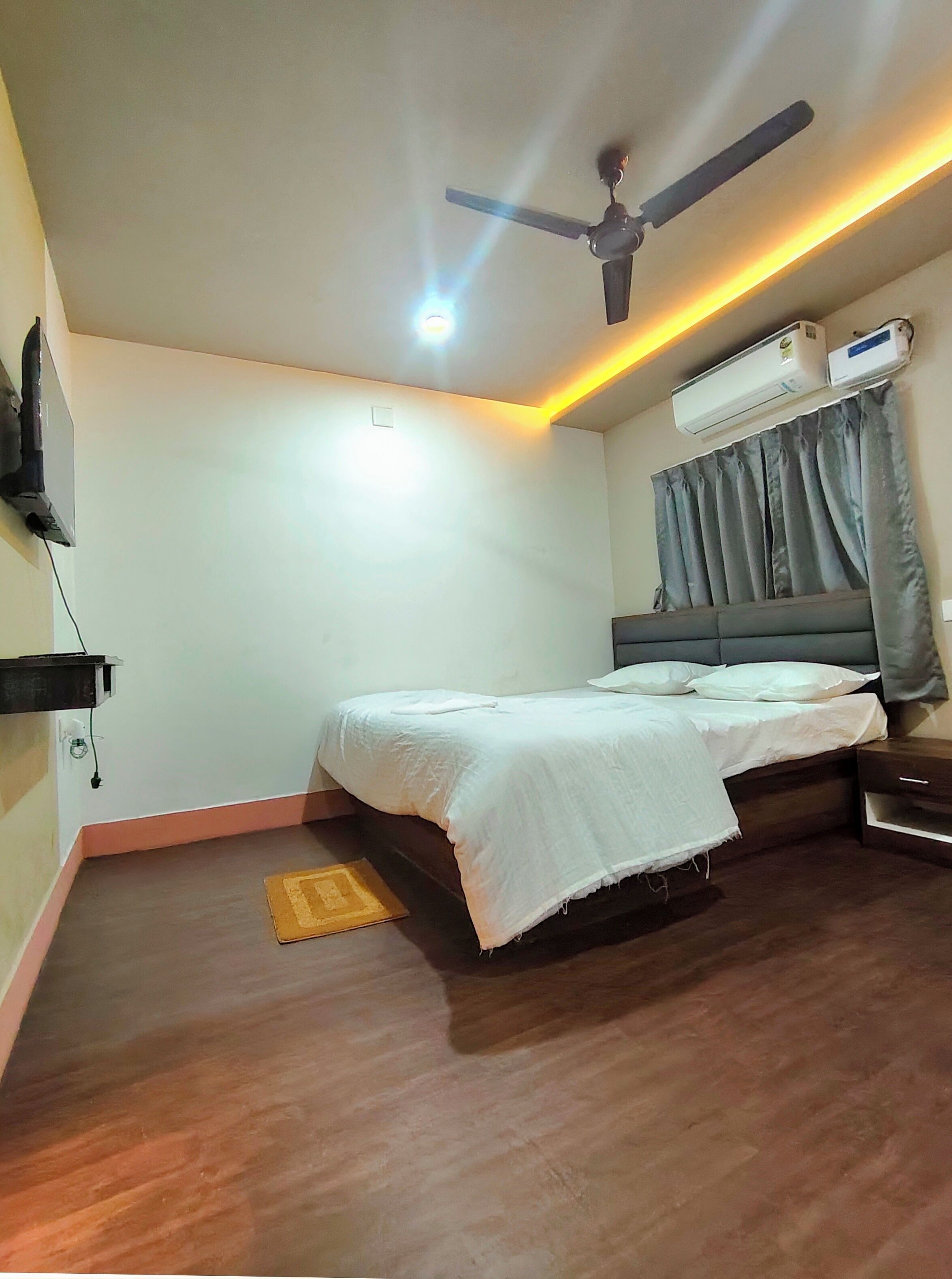 Deluxe Double Room | Laptop workspace, free WiFi
