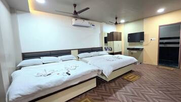 Laptop workspace, free WiFi