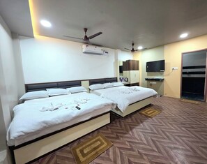 Deluxe Quadruple Room | Laptop workspace, free WiFi - Hotel Bobby Beach House (Puri)