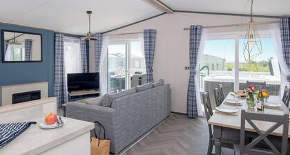Deluxe 4 Lodge, slps 8, parking, ensuite & decking