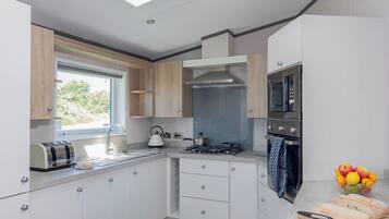 Fridge, oven, stovetop, toaster