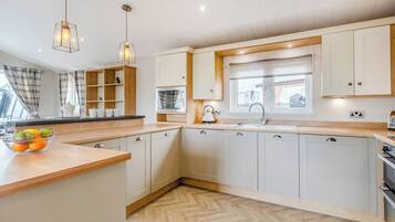 Fridge, oven, stovetop, toaster