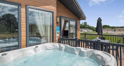 Deluxe 2, Slps 4, parking, ensuite, decking, LV