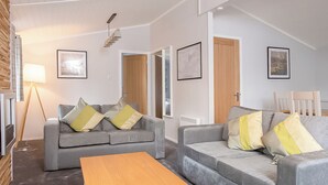 Living area - Deluxe 2, Slps 6, parking, ensuite, decking (Near Weymouth)