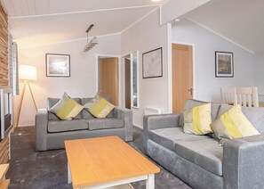 TV - Deluxe 2, Slps 6, parking, ensuite, decking (Near Weymouth)
