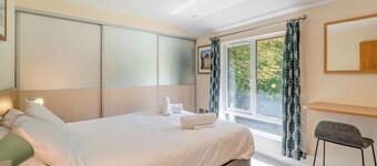 Deluxe 3, Slps 6, parking, ensuite, decking