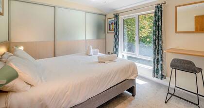 Deluxe 3, Slps 6, parking, ensuite, decking