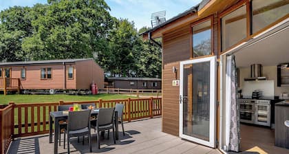 Deluxe 3, Slps 6, parking, ensuite, decking