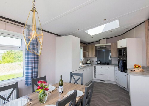 Deluxe 4, Slps 8, parking, ensuite, decking