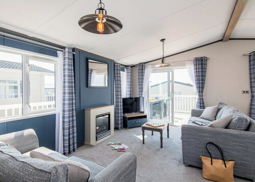 Deluxe 4, Slps 8, parking, ensuite, decking