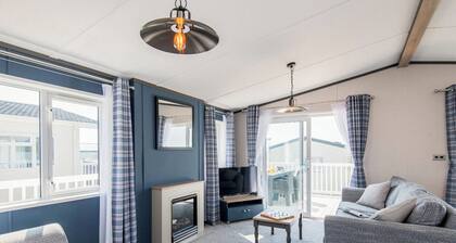 Deluxe 4, Slps 8, parking, ensuite, decking