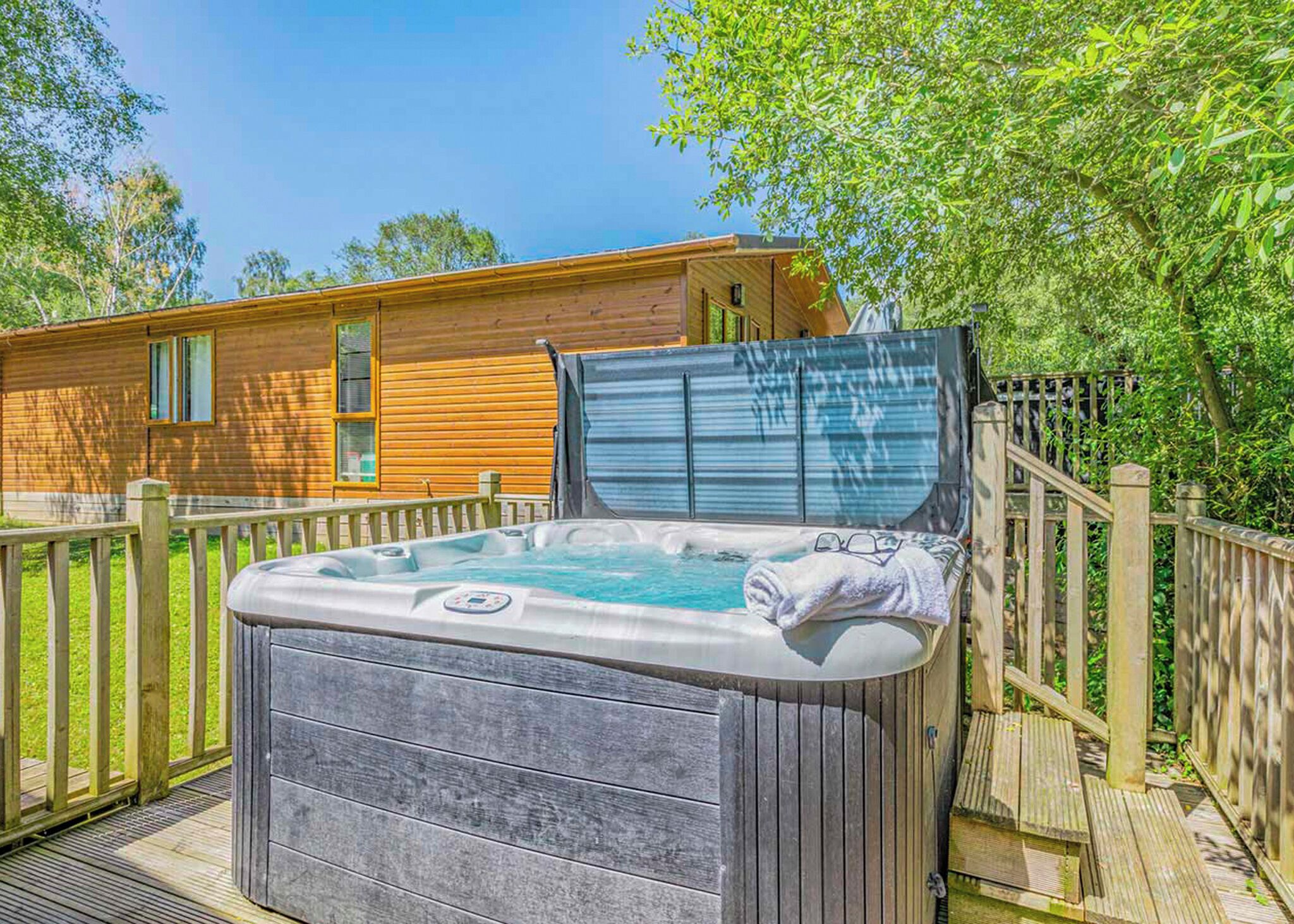 Outdoor spa tub