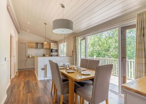 Dining - Prestige 3, Slps 6, parking, ensuite, deck, LV HT (Near Weymouth)