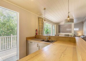 Interior - Prestige 3, Slps 6, parking, ensuite, deck, LV HT (Near Weymouth)