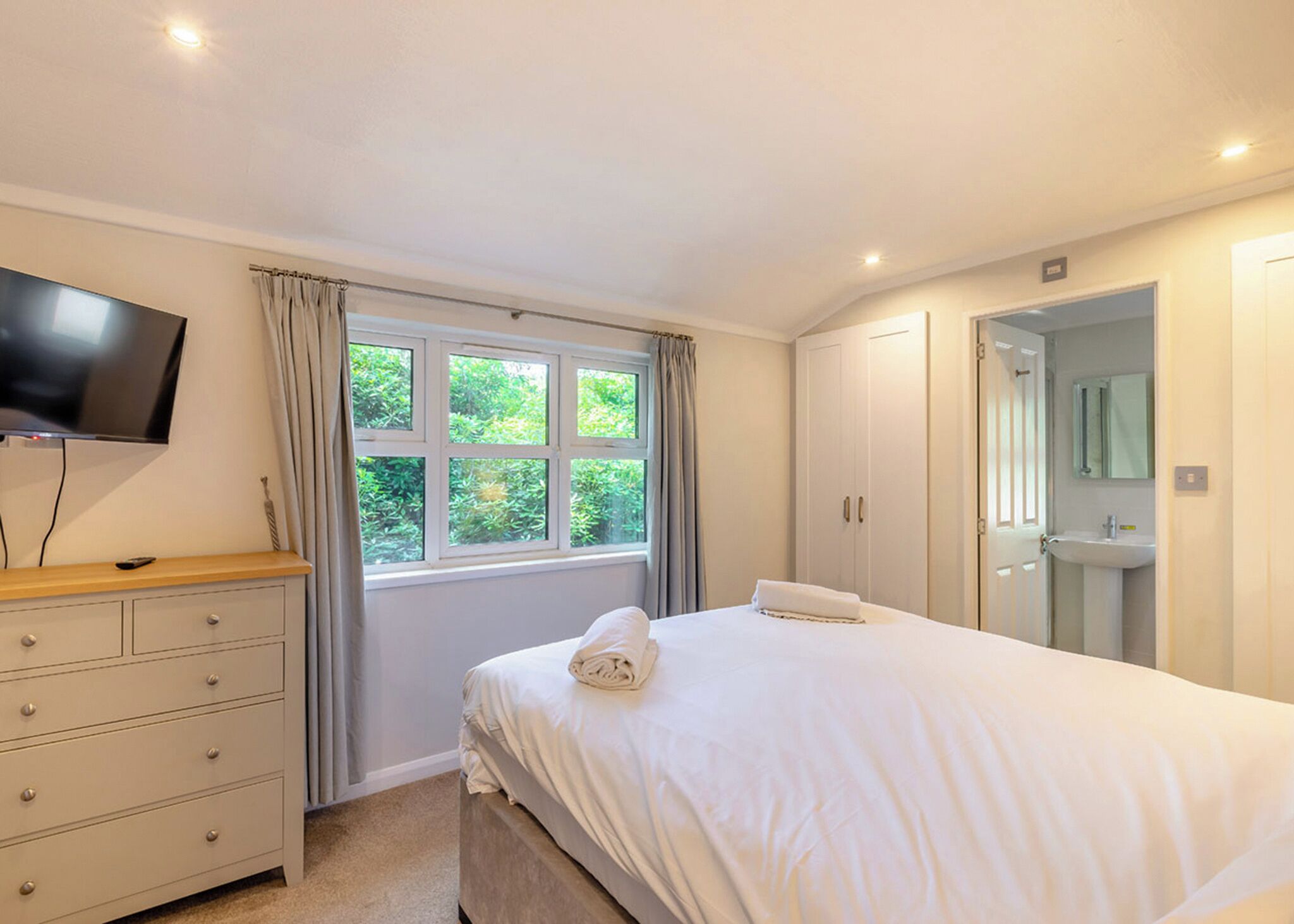 2 bedrooms