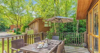 Superior 2 Slps 4, parking, ensuite, decking, LV