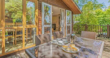 Superior 2 Slps 4, parking, ensuite, decking, LV